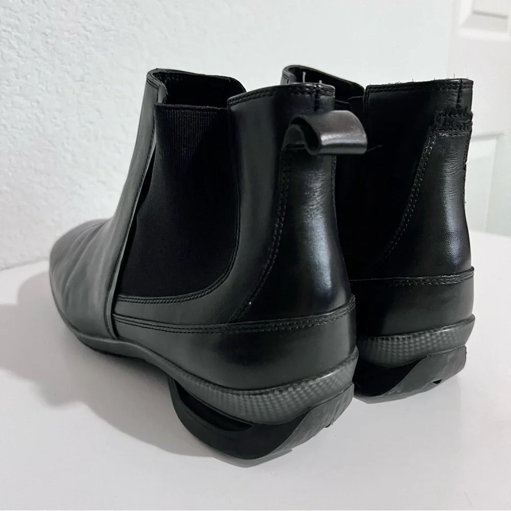 ASGI black leather